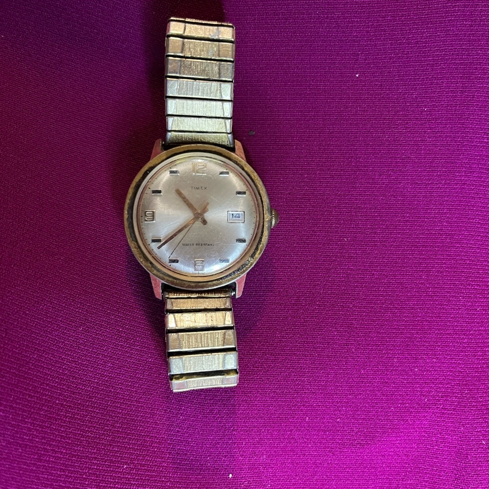 Timex Gold Smartwatch with Classic Design and Expandable Band